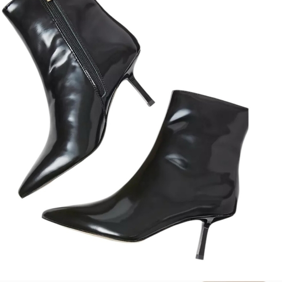 Ann Taylor Sculptural Black Heeled Booties NWOT - Picture 2 of 2